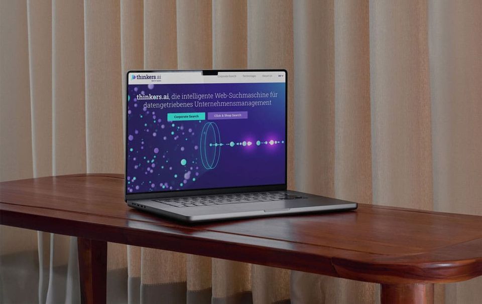 Thinkers Frontpage mit einer abstrahierten Darstellung von Datenanalyse